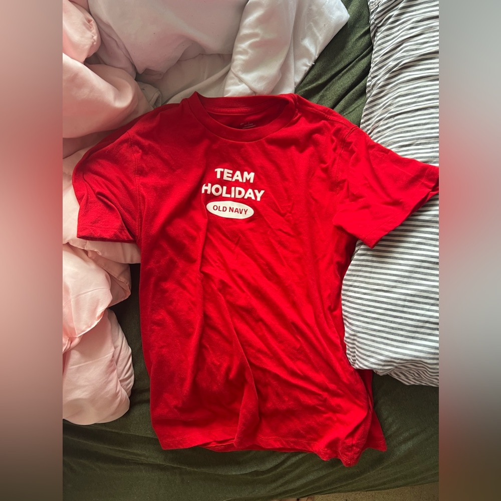 Old Navy Red Holiday Graphic T-Shirt